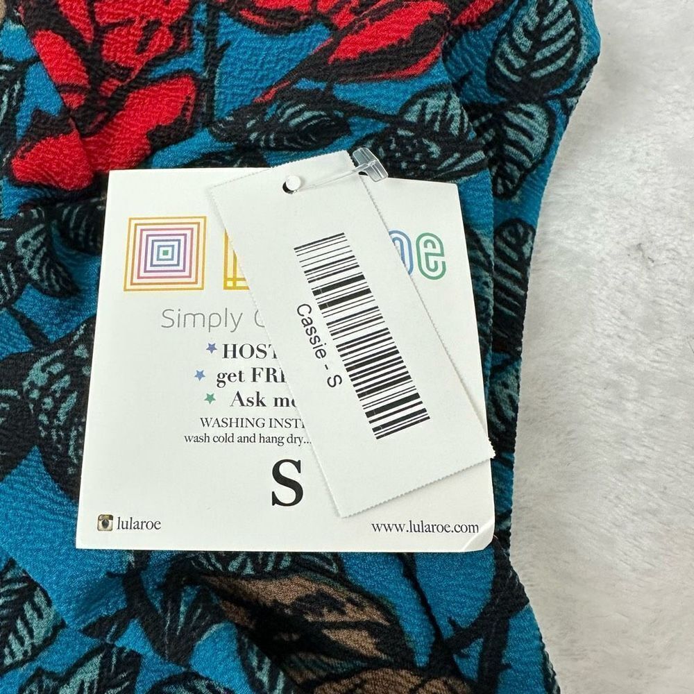 LuLaRoe Women's Size S Cassie Pencil Skirt Blue Red Roses Print‎ Stretchy New - Picture 6 of 8